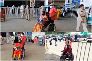 Porters of Ranchi Rail Division are helping passengers