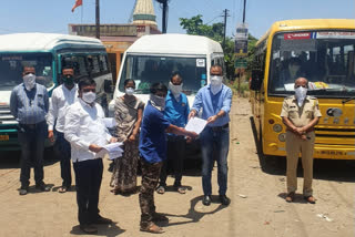 लॉकडाऊन काळात पुण्यात अडकलेल्या नांदेड जिल्ह्यातील ३८ मजूर तीन वाहनांमधून पुण्यातून स्वगृही रवाना