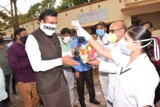 Health Minister Sriramulu visits Dharwad district Hospital