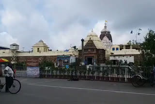 puri latest news, shreemandir income in lockdown, lockdown in puri, sevoits under problem in puri, ପୁରୀ ଲାଟେଷ୍ଟ ନ୍ୟୁଜ୍‌, ଲକଡାଉନରେ ଶୂନ ଶ୍ରୀମନ୍ଦିର ଆୟ, ପୁରୀରେ ଲକଡାଉନ, ପୁରୀରେ ଅସୁବିଧାରେ ସେବାୟତ, ଲକଡାଉନରେ ସେବାୟତଙ୍କ ଅସୁବିଧା