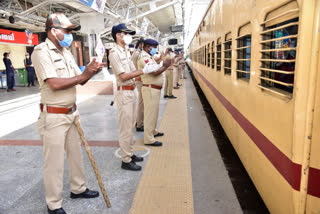 Rajkot District Collector booked 9 trains for the workers