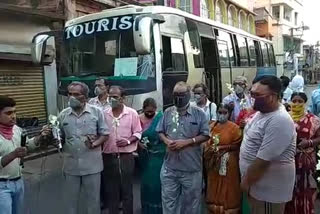 senior citizen tourists of Singur returned home
