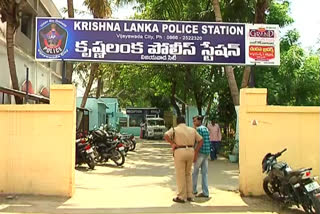 Two constables suspended in Vijayawada for violating lock down rules