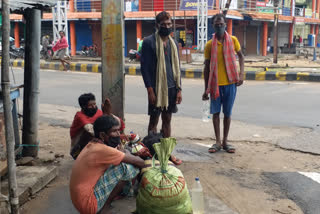 migrant odia labour, boudh latest news, migrant labour in boudh, scary environment in boudh, ପ୍ରବାସୀ ଓଡିଆ ଶ୍ରମିକ, ବୌଦ୍ଧ ଲାଟେଷ୍ଟ ନ୍ୟୁଜ୍‌, ବୌଦ୍ଧରେ ପ୍ରବାସୀ ଶ୍ରମିକ, ପ୍ରବାସୀ ଶ୍ରମିକଙ୍କ ପାଇଁ ବୌଦ୍ଧରେ ଆତଙ୍କ