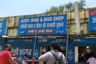 Adherence to social distancing at liquor shops in South Delhi