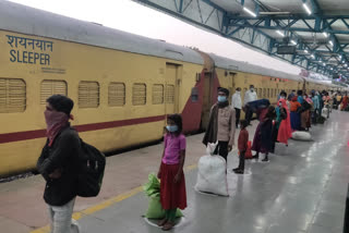 A special train carrying 1200 workers from Madhya Pradesh was run from Junagadh