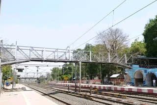 Hoshangabad railway started the work of breaking the old bridge