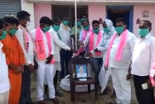 trs leaders said thank you to cm kcr for releasing funds to farmers