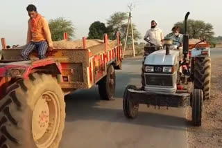 Three tractor sand seized while transporting illegal sand in bhind