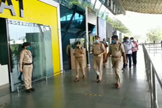 Thiruvananthapuram Airport  City Police Commissioner  visited  തിരുവനന്തപുരം വിമാനത്താവളം  പൊലീസ് കമ്മീഷണർ  നേരിട്ടെത്തി വിലയിരുത്തി  പ്രത്യേക വിമാനം