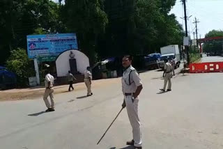 Police are taking strict action against those who are not following the rule of total lockdown in raipur