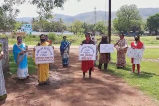 protest against liquor shop open in kendujhar