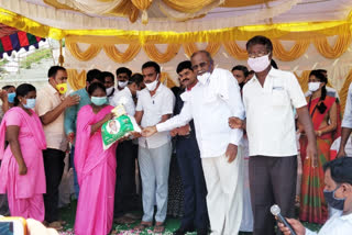 DC Thamanna distributed food kit to Corona Warriors