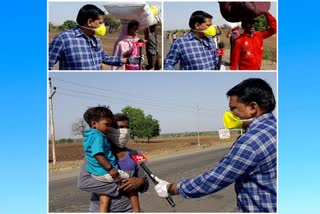 chhattisgarh madhya pradesh workers walking towards village