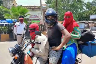 family-from-up-reached-sukma-from-tamil-nadu-on-moped