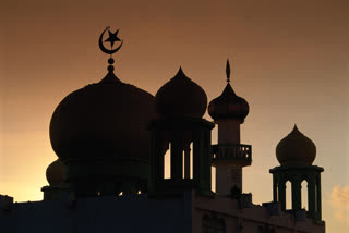 Five held in Kerala for holding prayers at mosque