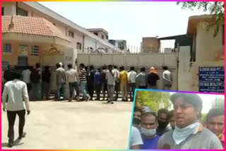 Angry workers besiege factory due to non-payment of salary in Ghaziabad lockdown corona virus