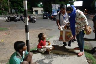 আসানসোলে রোজ দুস্থদের সান্ধ্যকালীন খাবার বিতরণ