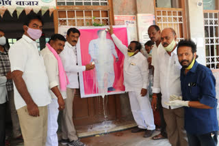 Warangal Mayor gunda Prakash Palabhishekam For CM KCR