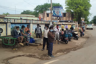 laboures reached balod through bike from tamilnadu to go uttar pradesh