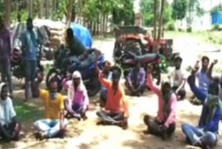 The farmers are concerned that the officials are cheating the paddy purchasing centres