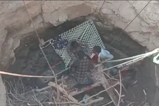 5 people in tractor-trolley fell into the well was rescued by the villagers of sudwas village of agar