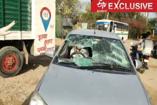 Workers destroy the vehicles due to rumour in Chhatarpur area