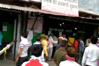 former congress mla from sultanpuri jai kishan is sanitizing liquor shops in delhi