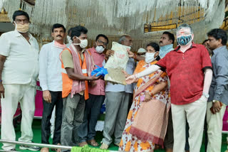 uniform distributed to sanitations workers at atmakuru in nellore district