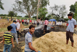 आग बुझाती फायर ब्रिगेड