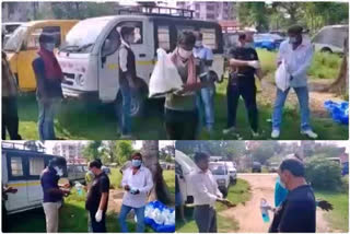 people helping auto drivers after in lockdown in patna bihar