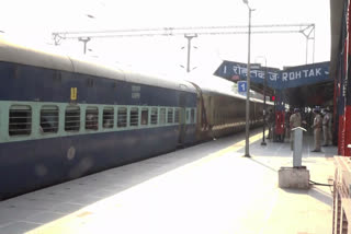Rohtak administration sends 1200 migrant laborers by second labor train