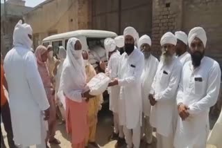 The Namdhari sect distributed rations to the needy in the border villages