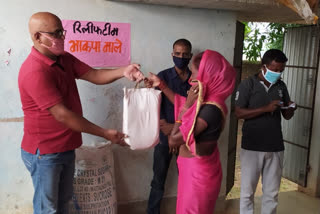 Distribution of relief material by cpi in giridih