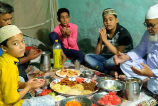 Iftar with the prayers of the little fasting people Child