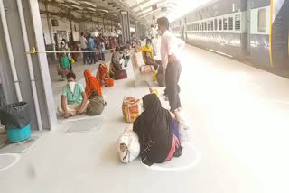 shramik-express-reached-bhopal-from-morwa-district-gujarat