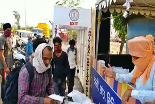 food packets distributed to migrant