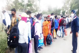 150 migrant workers leave Sri Fatehgarh Sahib for Jharkhand