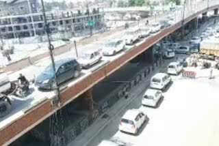 HUGE TRAFFIC RUSH IN SRINAGAR AMID LOCKDOWN