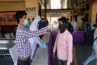 special train of labourers reached palamu from bhatinda