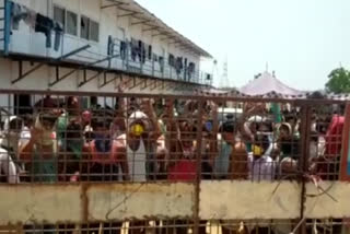 Migrants  detained the CI in Dharmavarapupadu