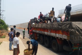 provide food to migrate workers in srikakulam dst nationa highway