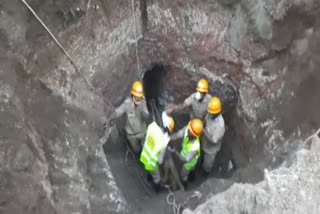 farmer-fell-into-borewell-in-chikkodi