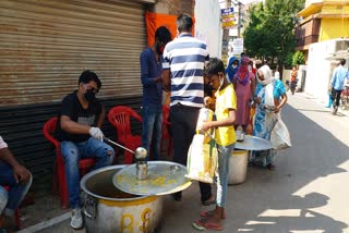 ABVP feeding 450 families everyday in ranchi