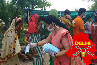 Seema Maheshwari distributed relief material in Yamuna Khadar area in Delhi during lockdown