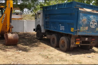 Police took action on illegal sand transport during the lockdown in katni