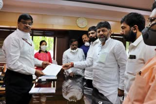 dk shivkumar  meets bengluru railway division manager