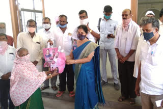 mla sunitha mahender reddy groceries distribution in yadadri bhuvanagiri district