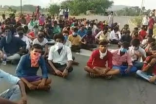 Police stopped Srikakulam residents coming from Orissa to their home towns