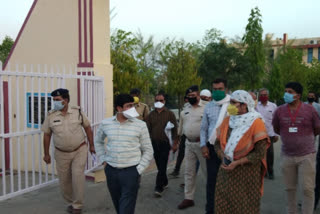 Damoh District Collector and Superintendent of Police inspected the Quarantine Center
